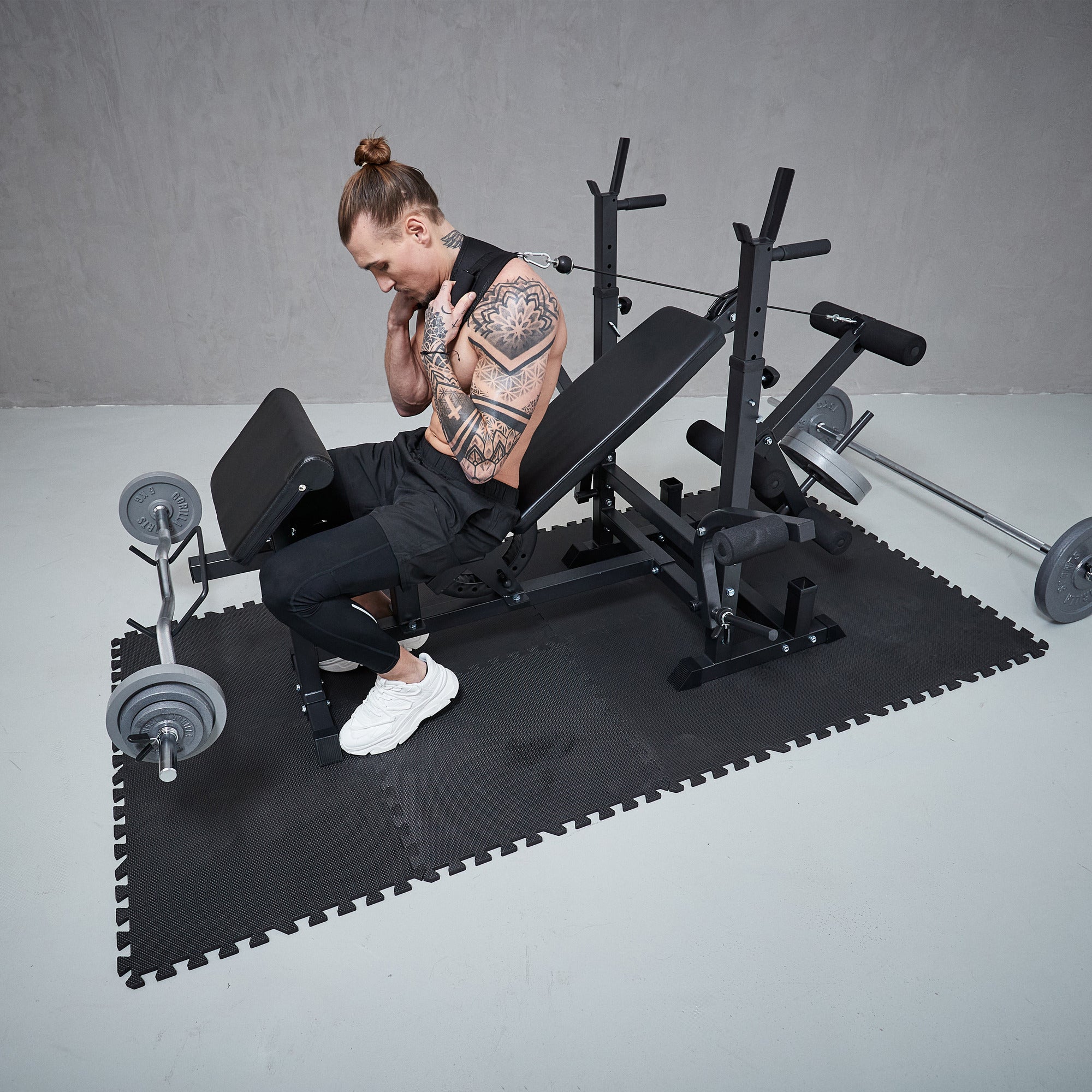 Daugiafunkcė treniruočių stotis + štangos rinkinys 108 kg