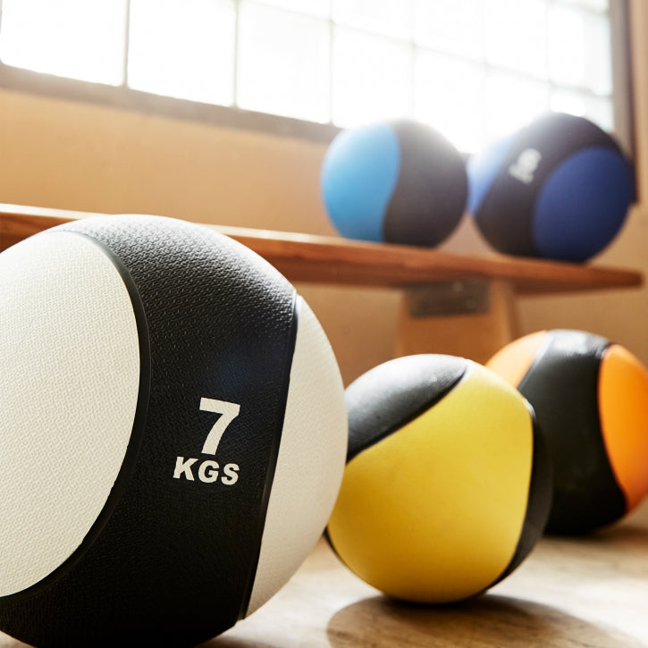 Gimnastikos kamuolių rinkinys 1–5 kg, iš viso 15 kg