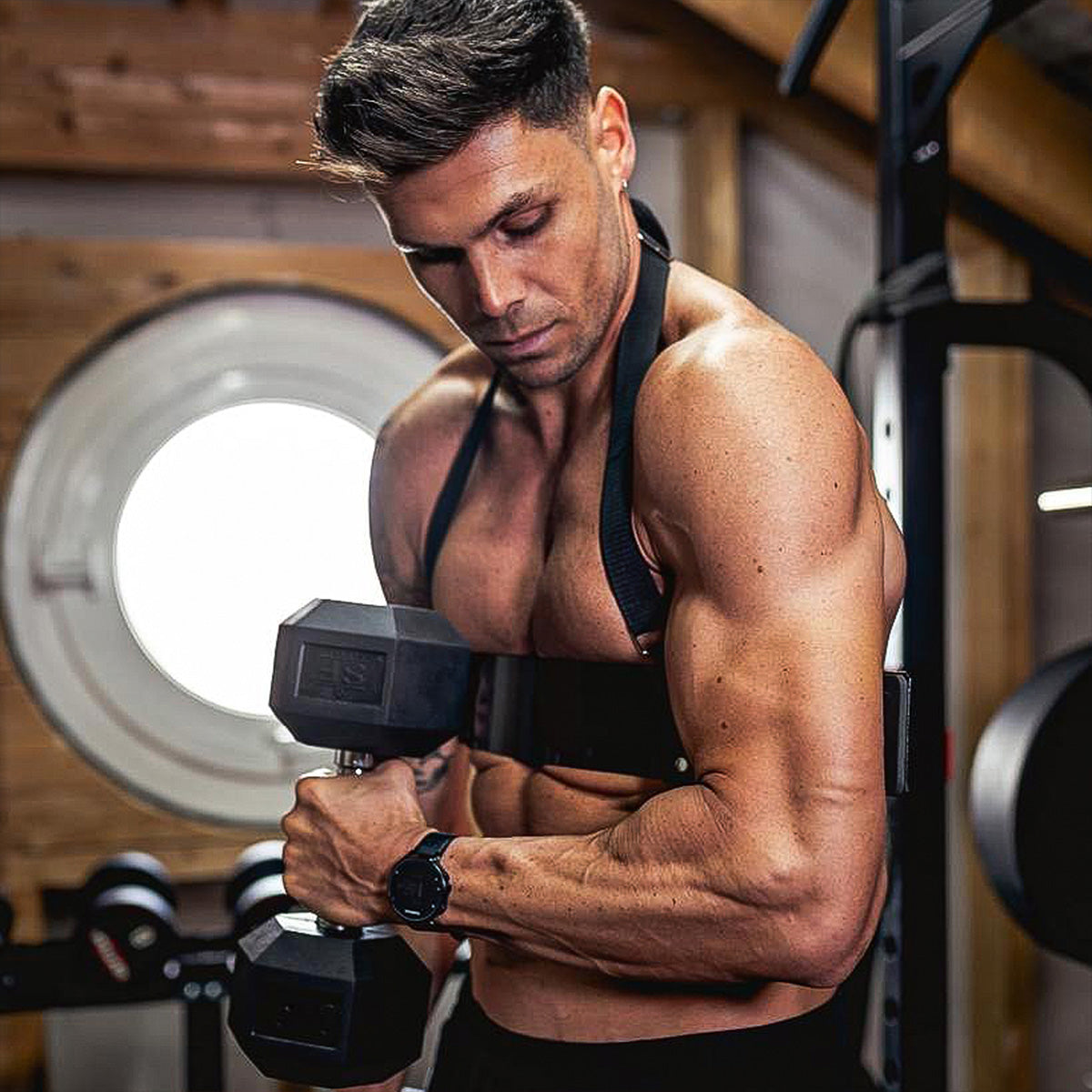 Arm Blaster bicepso atrama su kaklo atrama